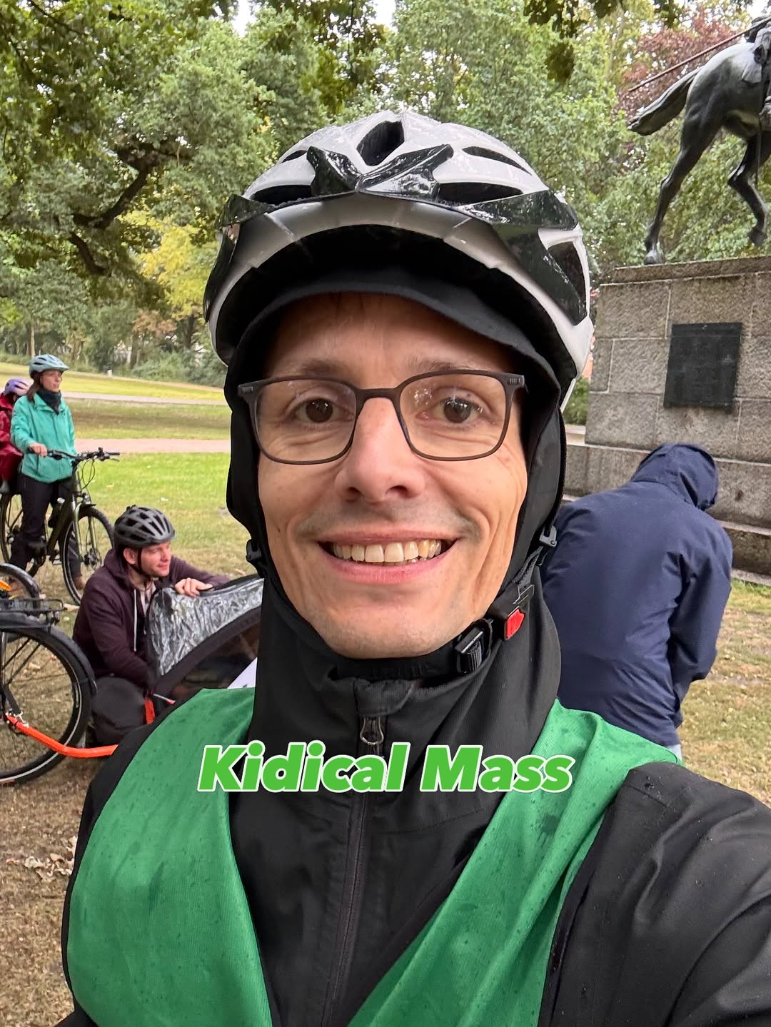 Am Sonntag war die Kidical Mass in Lüneburg unterwegs. Bei wechselhaftem Wetter sind wir gemeinsam für die Verkehrswende...