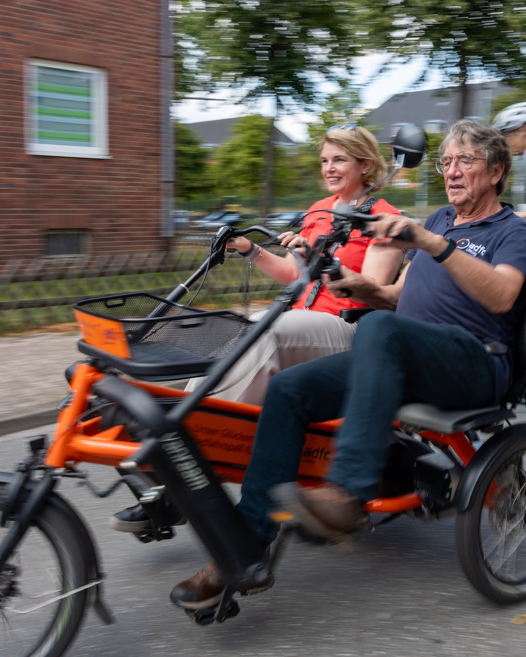 So bin ich noch nie durch Lüneburg gefahren: Mit dem ADFC-Paralleltandem haben wir die schwierigsten Stellen für den Rad...