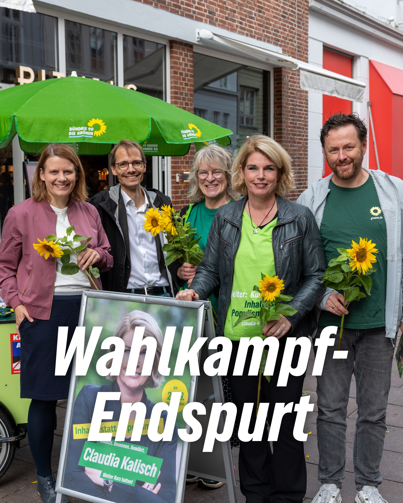 Viel los war heute am grünen Wahlkampfstand in der Bäckerstraße: Mitgebracht hat Claudia heute Kultusministerin Julia Wi...