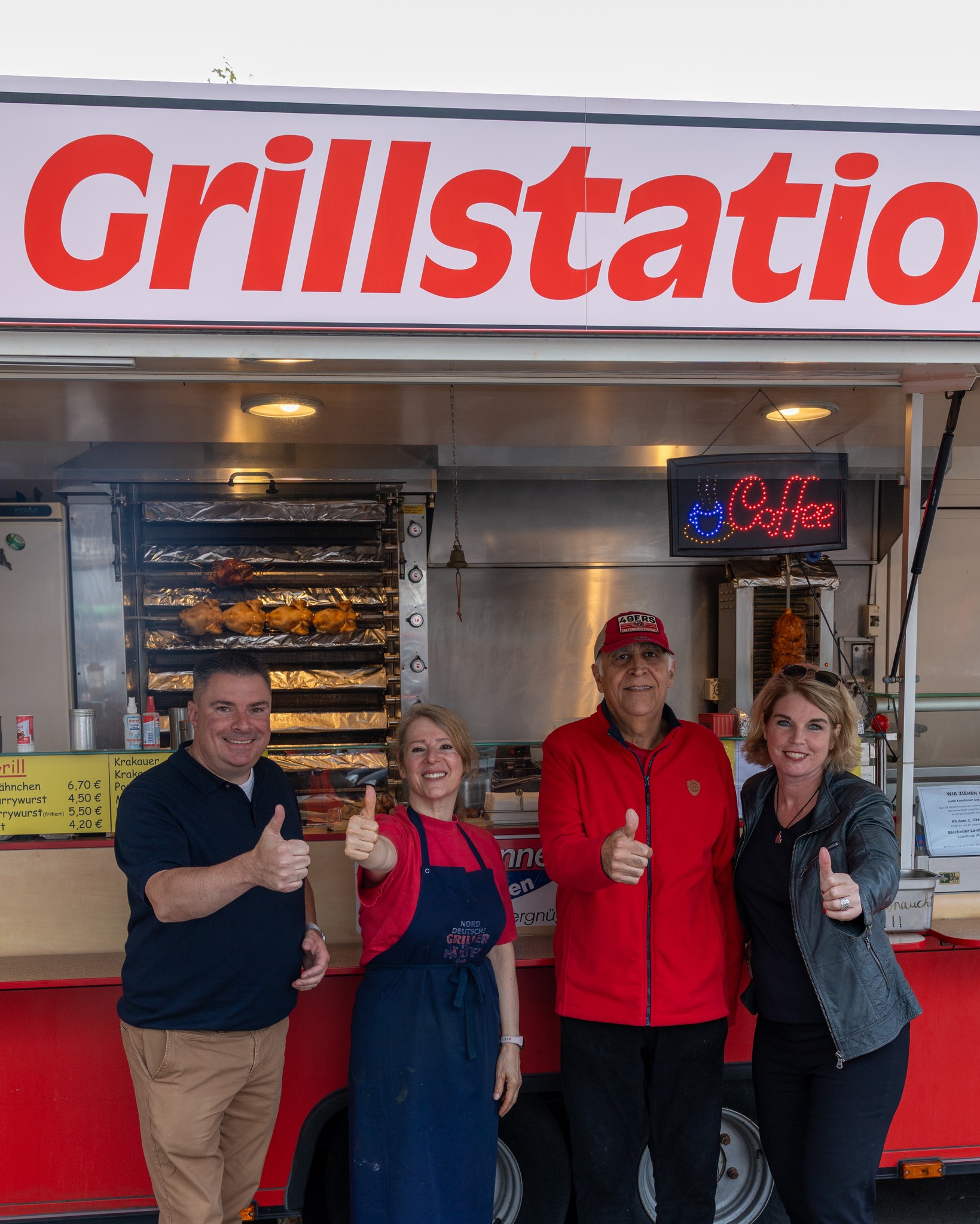 Die Grillstation Auf den Blöcken bleibt uns erhalten! Als ich hörte, dass die sympathischen Menschen hinter der Theke ih...